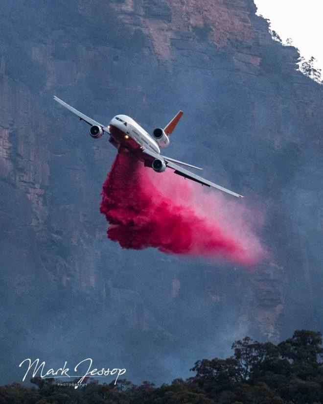 water bomber in the Blue Mountains